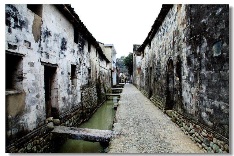南京市栖霞区仙林城管助力小区“争优除差” “分”出新风貌